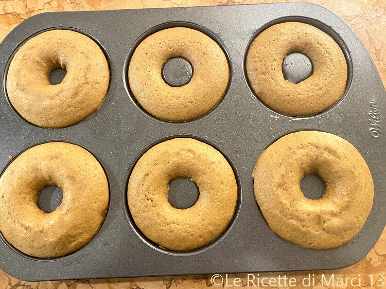 Donuts assados com canela cozidos