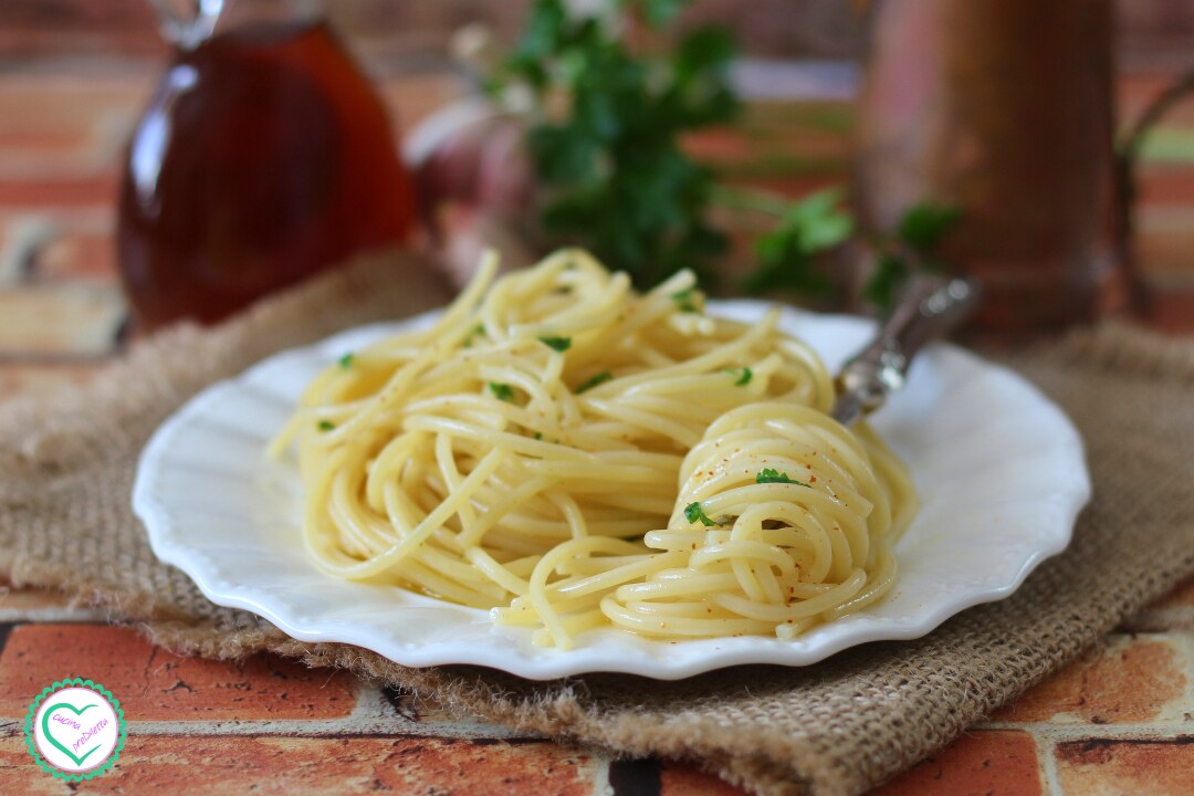 Espaguete com colatura de anchovas (com tempero cru)