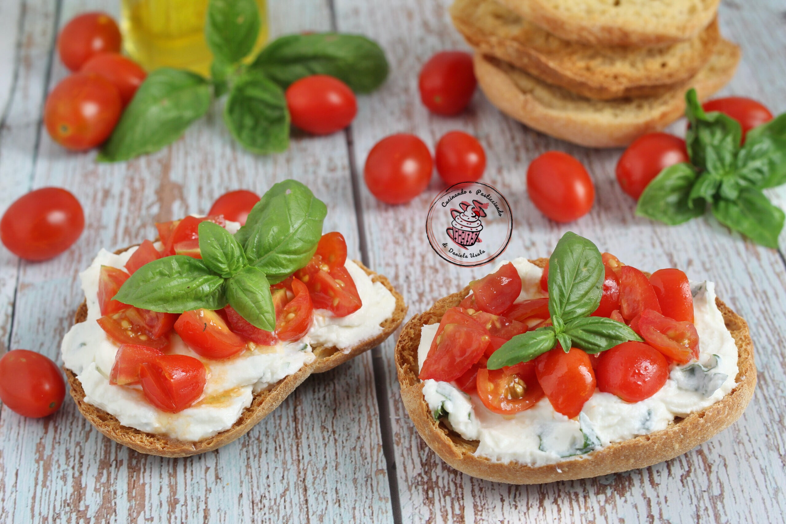 Friselle com creme de ricota e tomatinhos