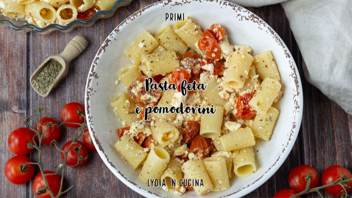 Massa com feta e tomatinhos