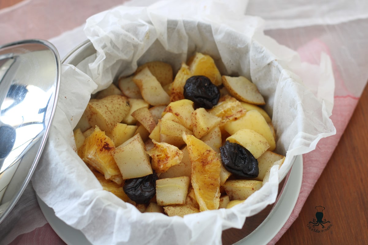 Frutas no papillote na panela de pressão