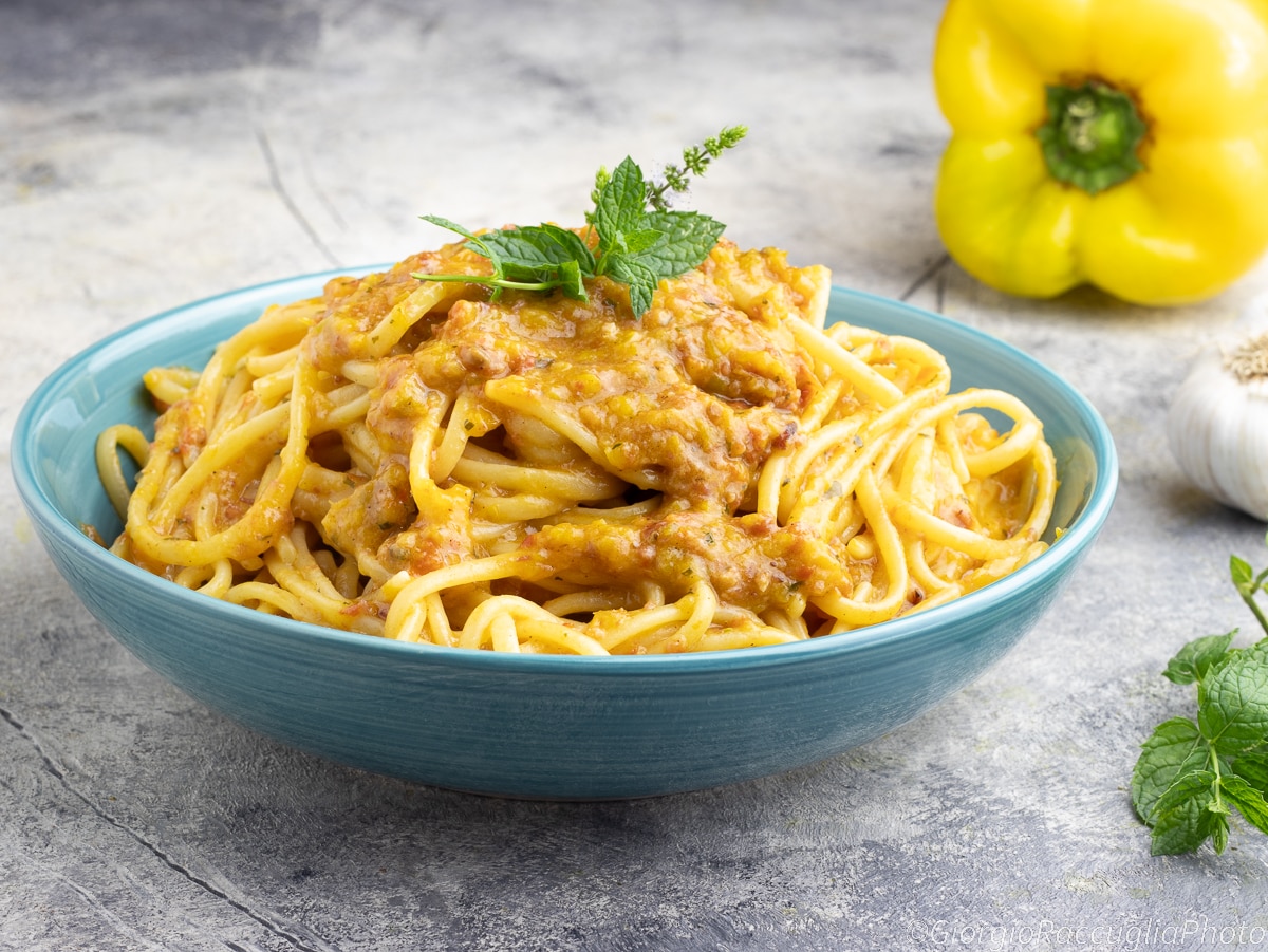 Receita de fettuccine ao pesto de pimentões
