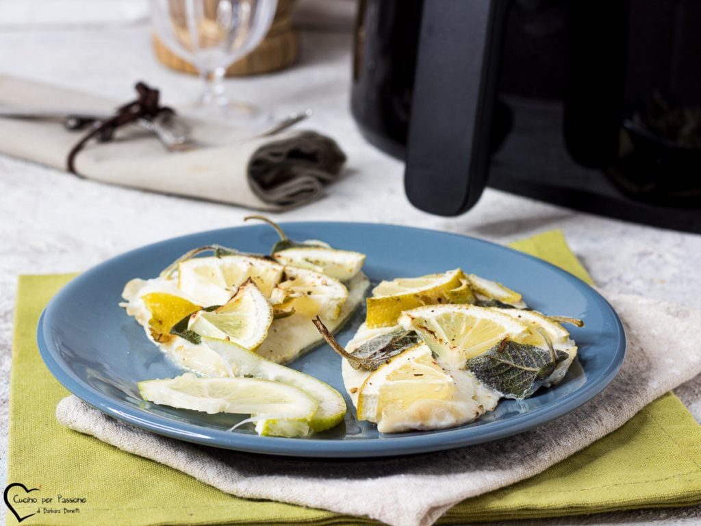 Filetes de linguado na fritadeira elétrica