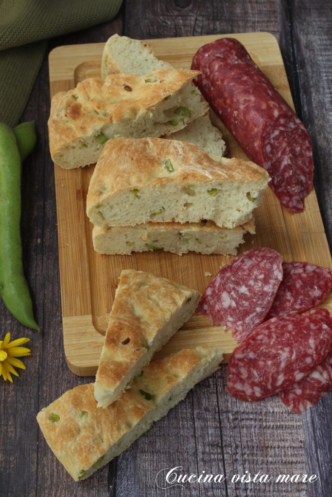 Focaccia com favas e pecorino Cozinha vista mar