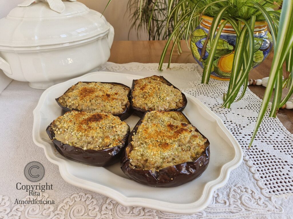 Berinjelas ao forno com atum e ricota