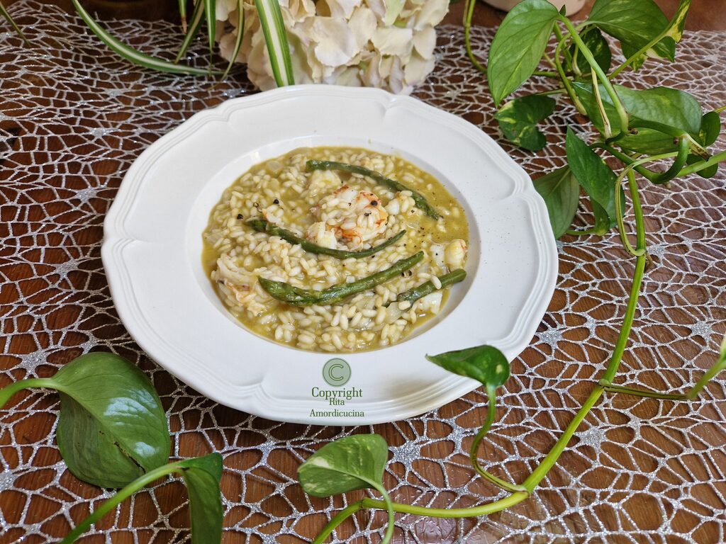 O risoto com aspargos e camarões