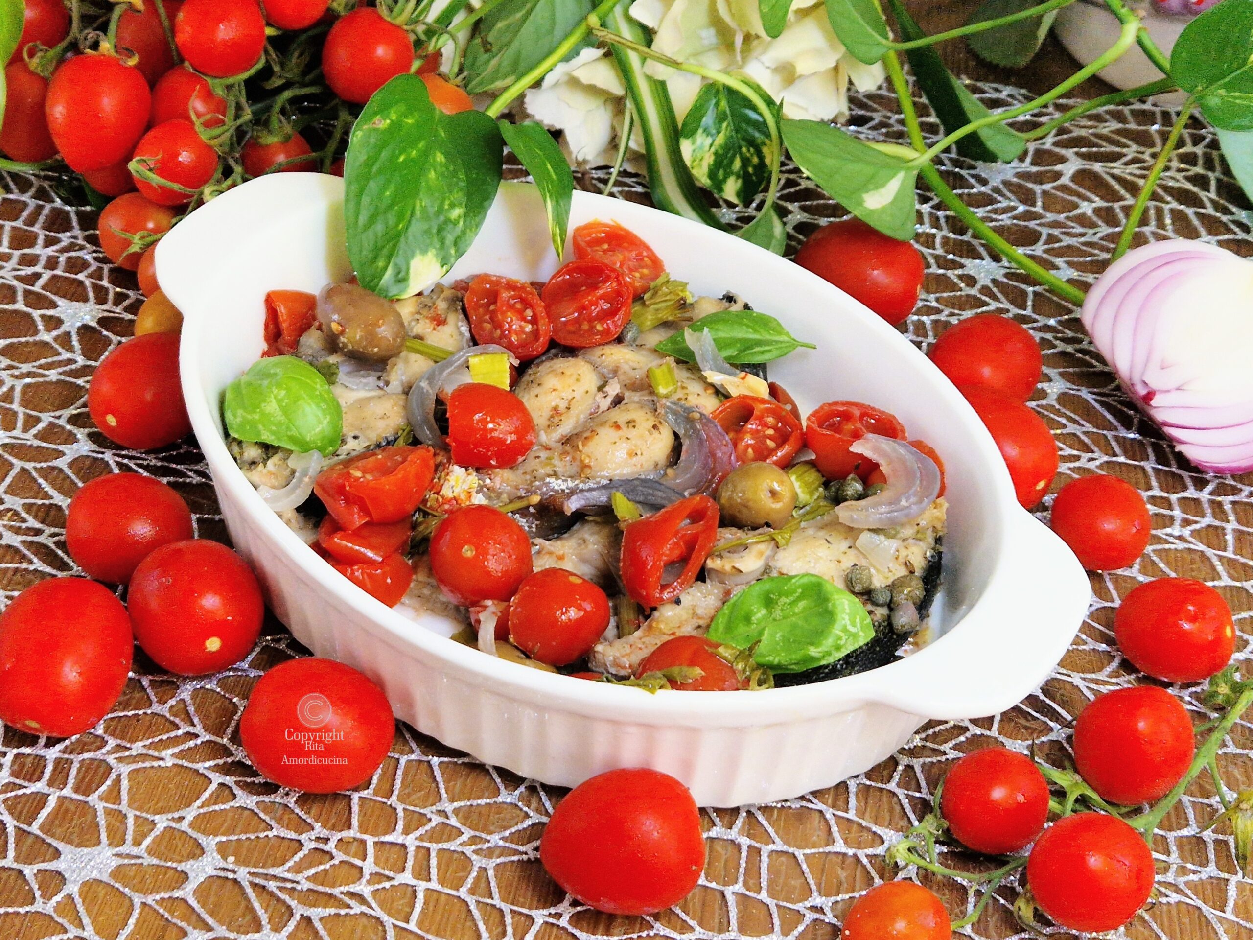 Os pedaços de peixe-agulha imperial ao forno