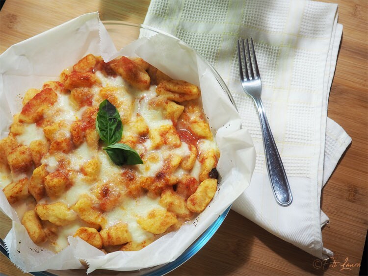 Nhoque à sorrentina: a receita tradicional com mozzarella derretida