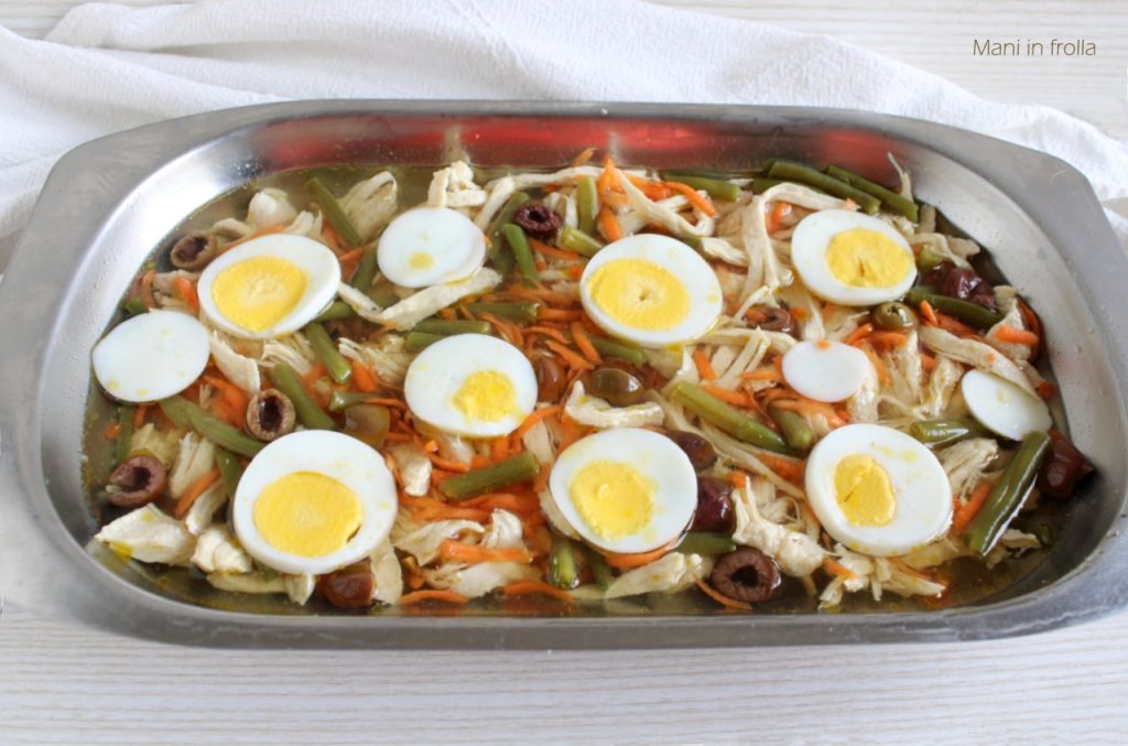 Terrina de frango e legumes em gelatina