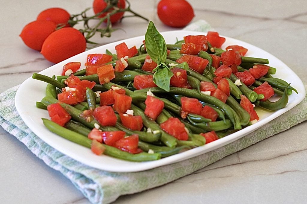 Vagem com tomate fresco e alho, refrescante e saborosa