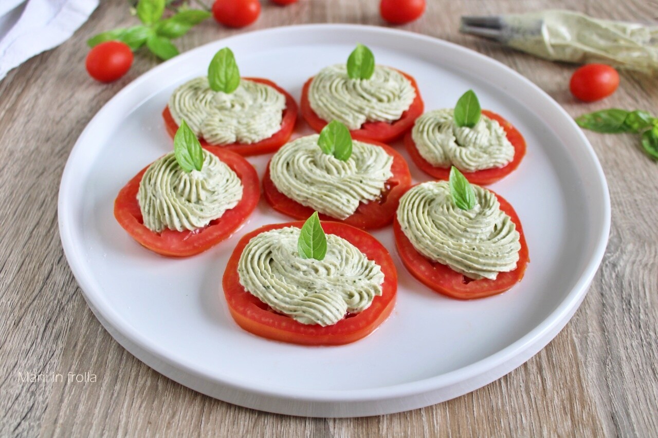 Tomates com mousse de Manjericão