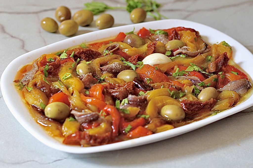 Salada de pimentões à mediterrânea NÃO FRITA, leve e saborosa.