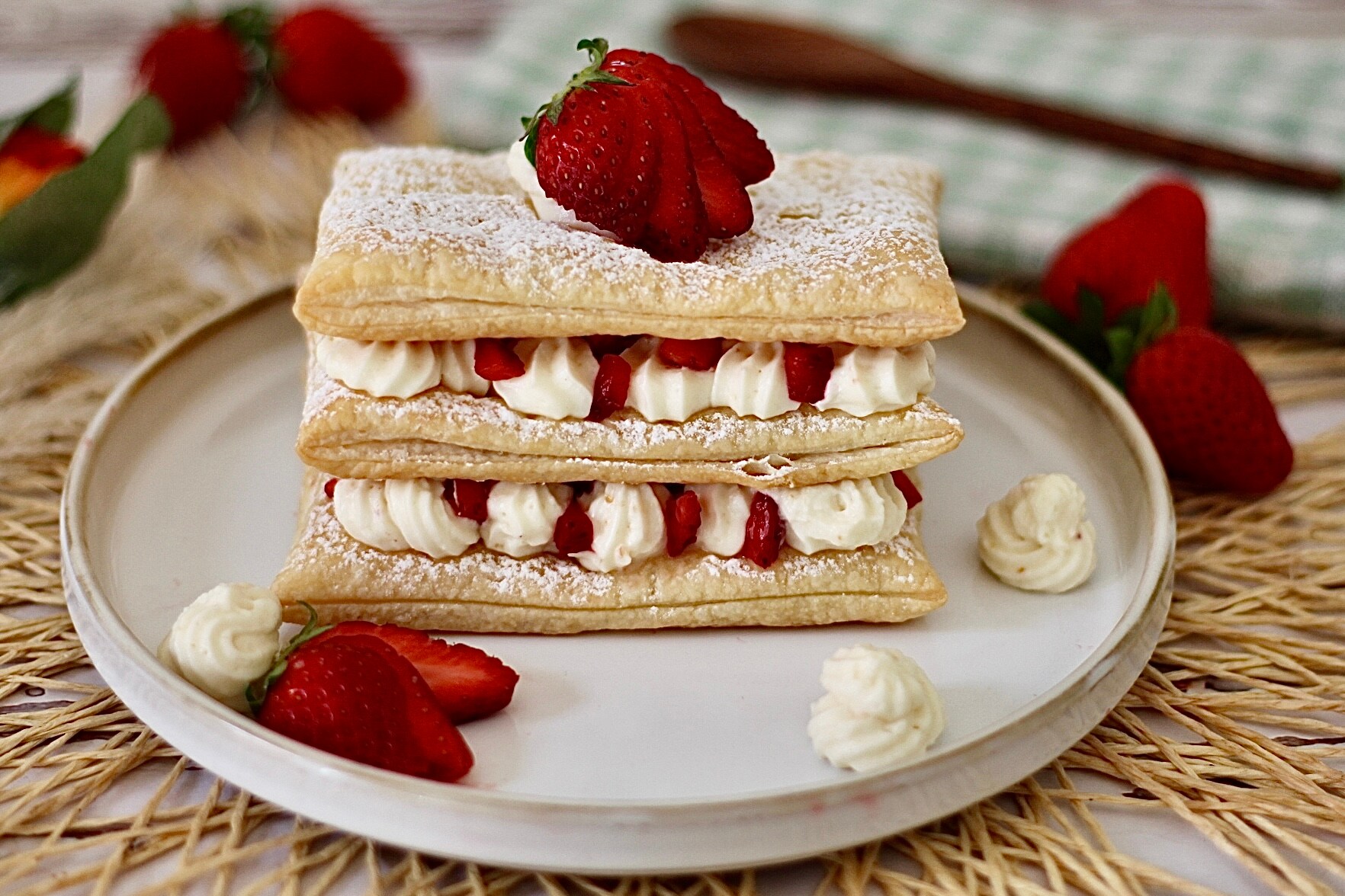 Mil-folhas com morangos receita simples