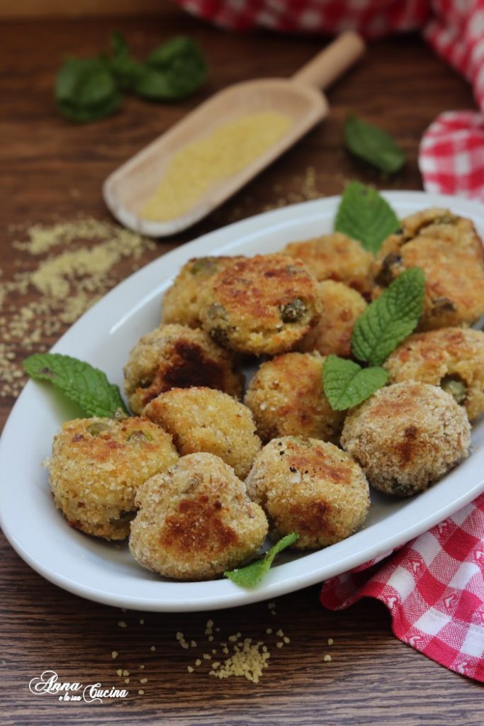 Bolinhos de cuscuz com legumes assados