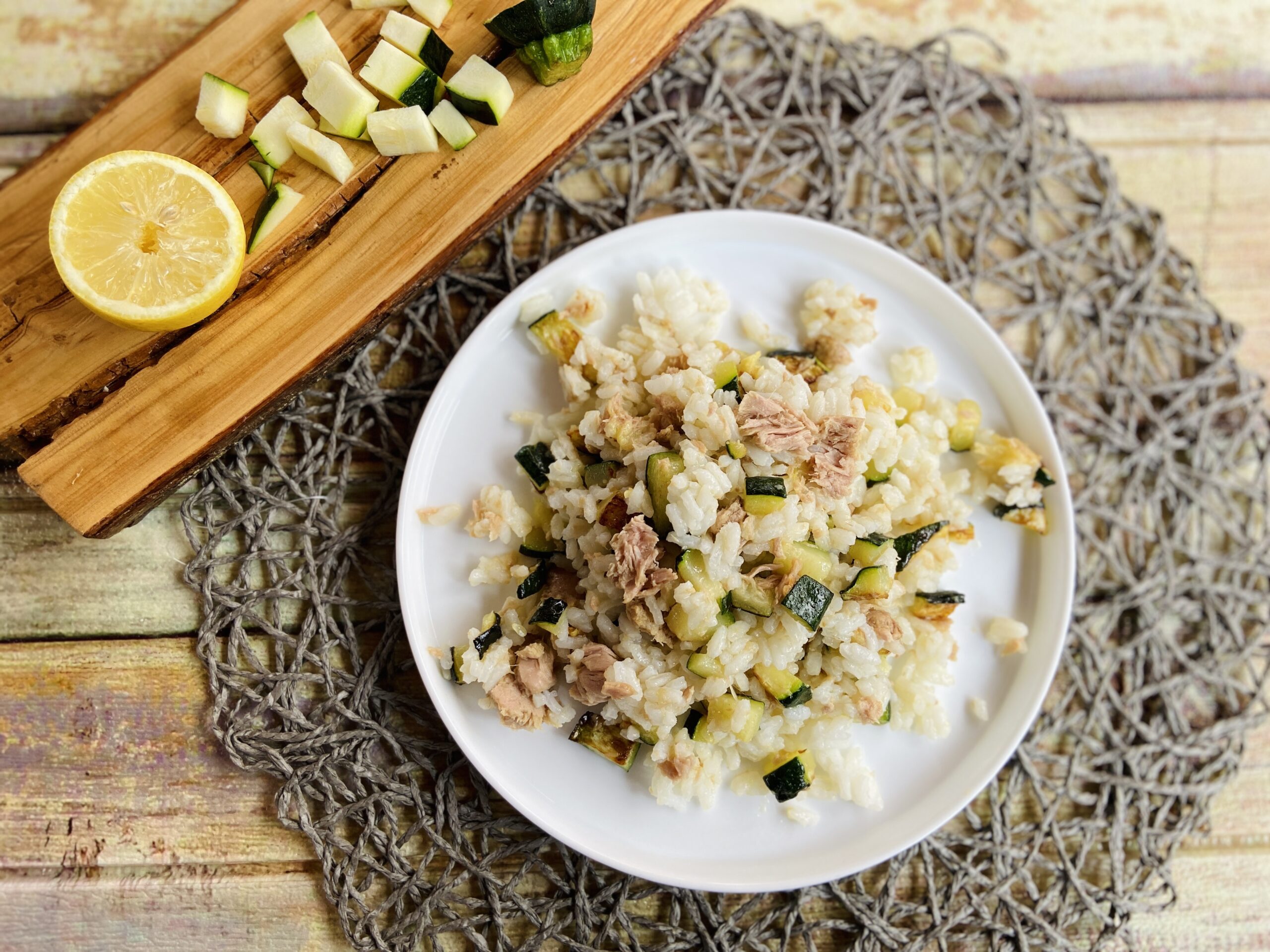 Salada de arroz com atum e abobrinha
