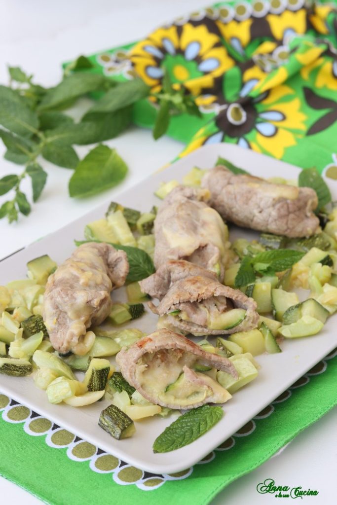 Rolês de carne com abobrinha e scamorza