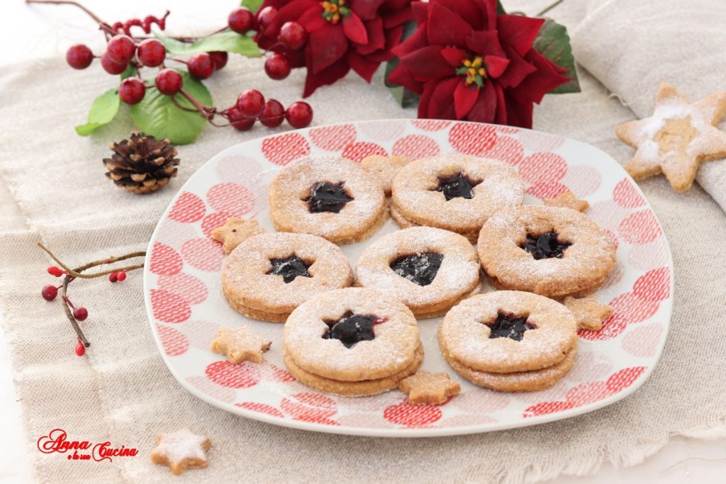 Biscoitos Linzer com geleia de mirtilo