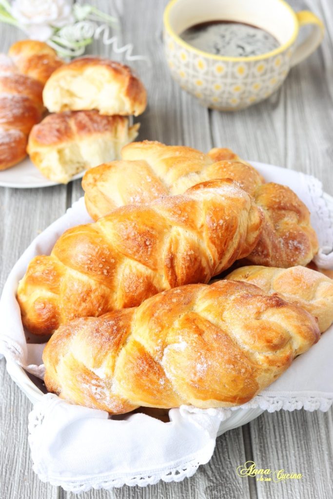 Tranças de pão brioche perfumadas com laranja
