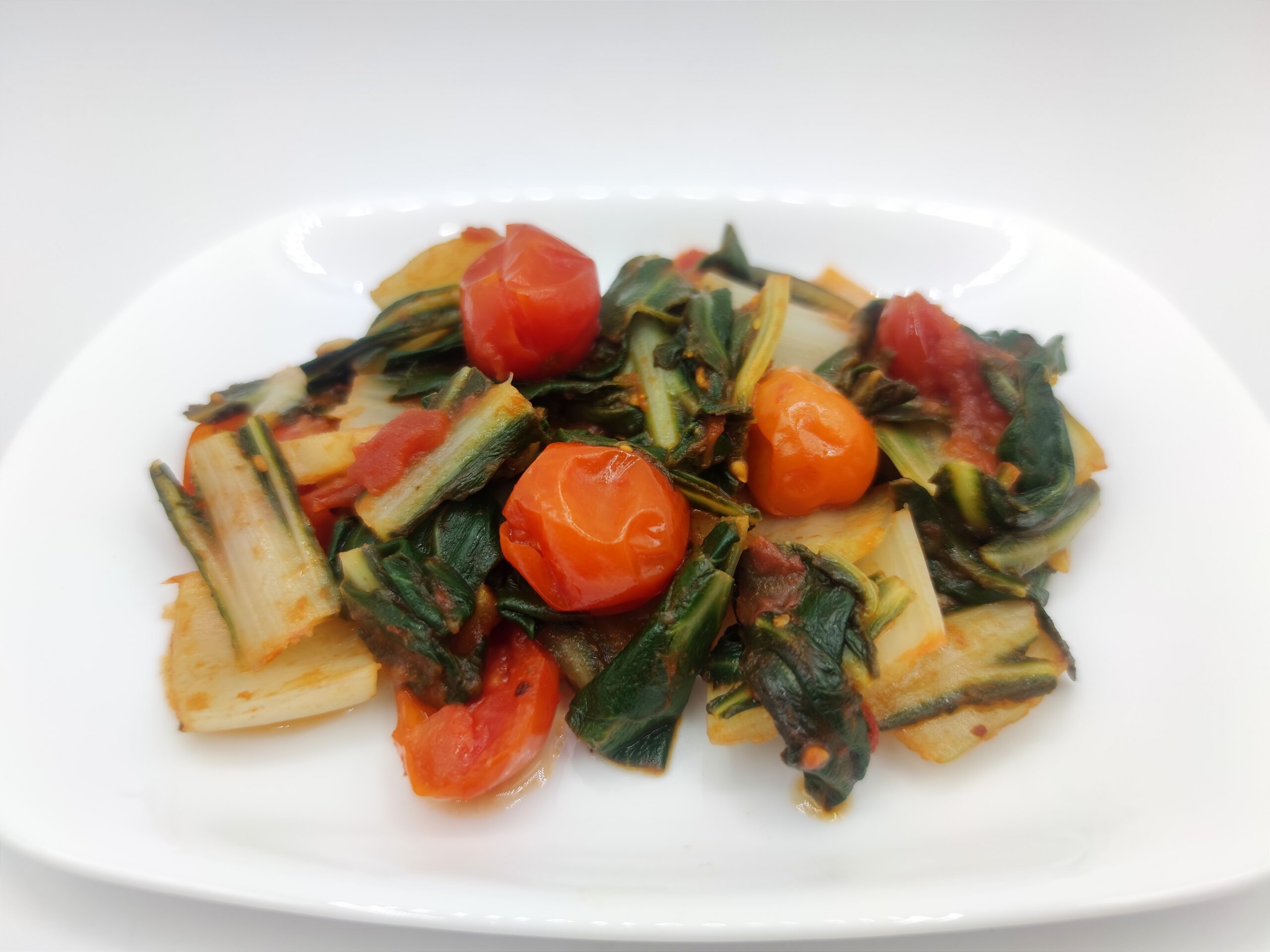 Acelgas e tomatinhos