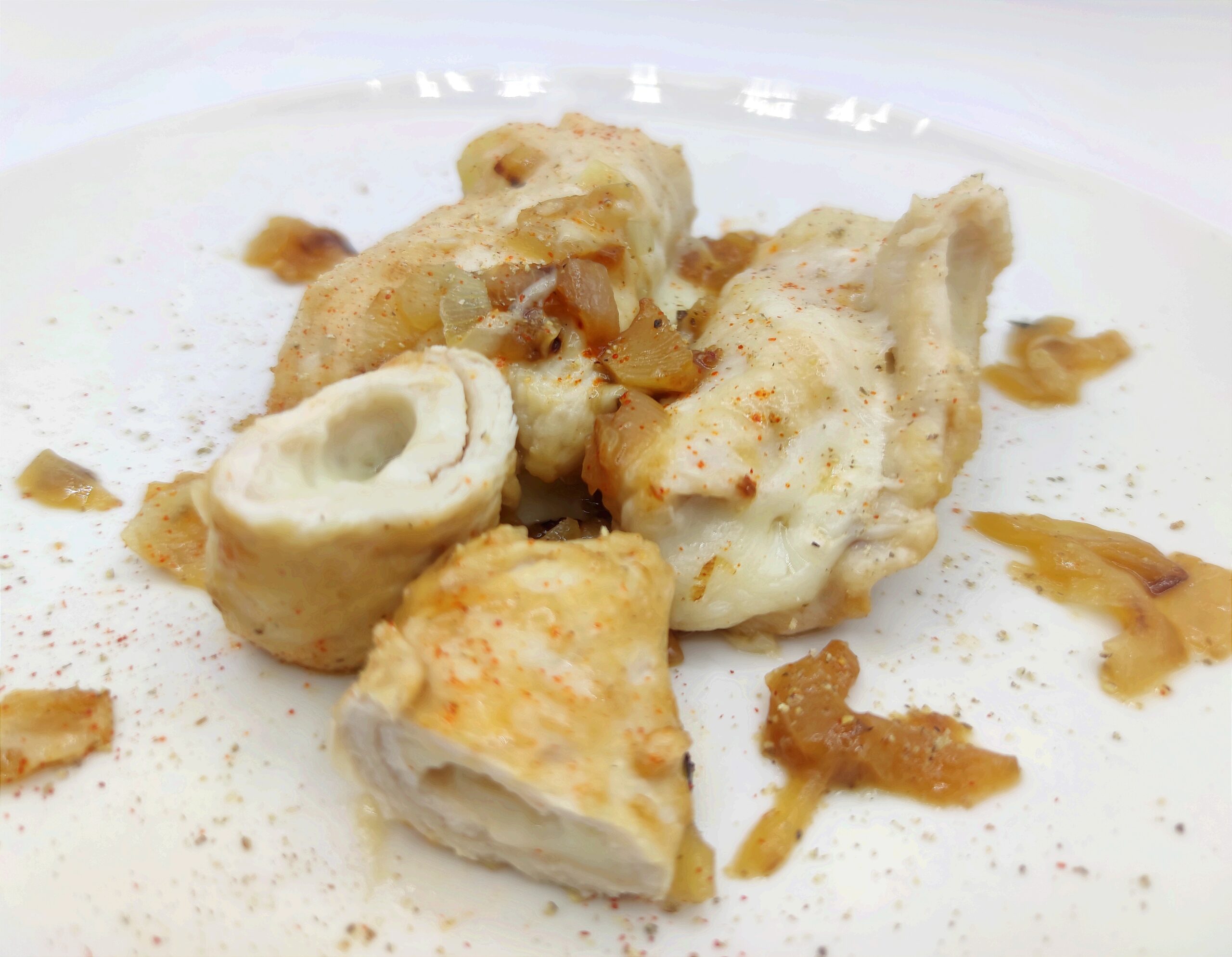 rolinhos de frango e queijo defumado