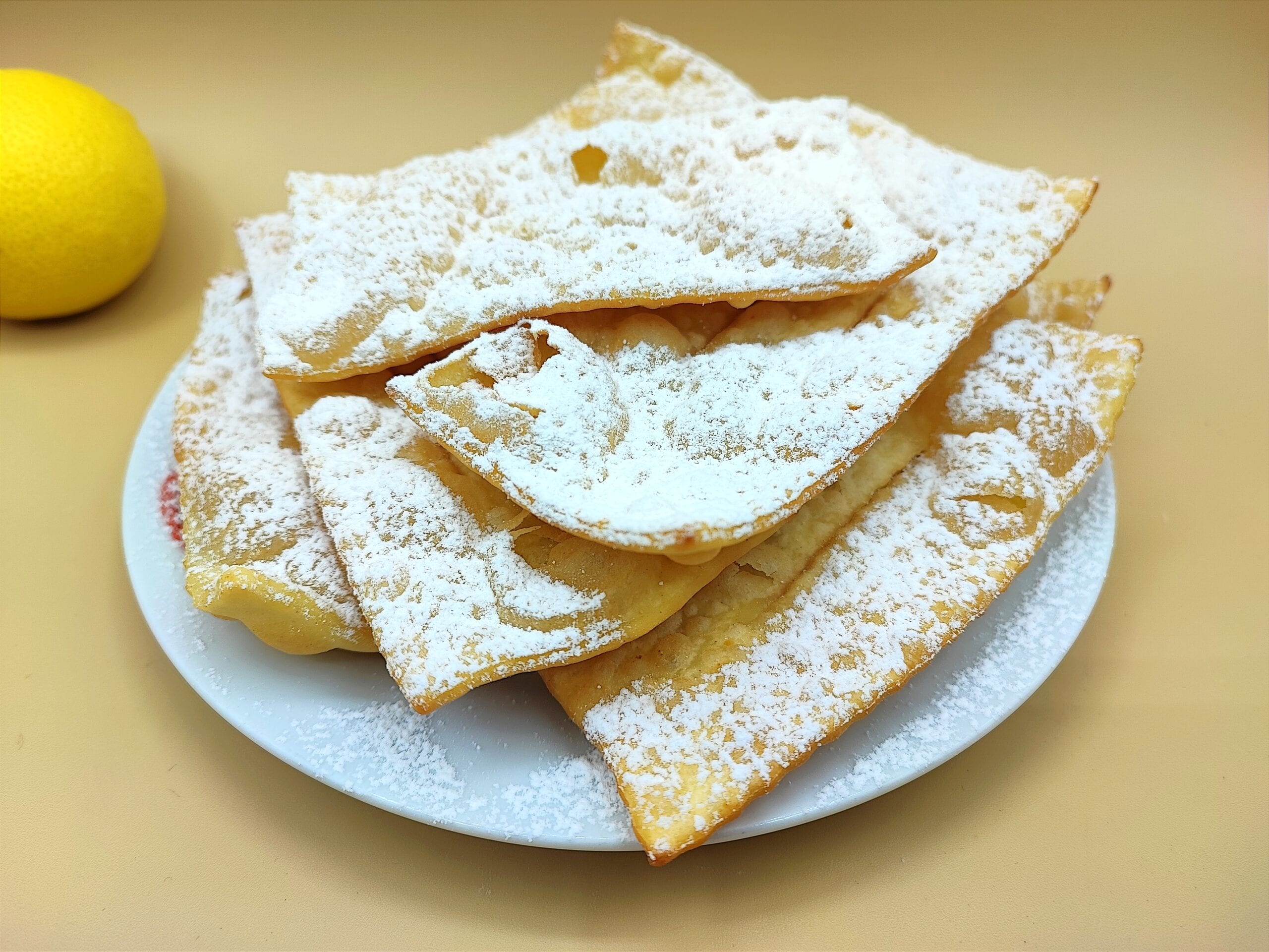 Chiacchiere de limão crocantíssimas