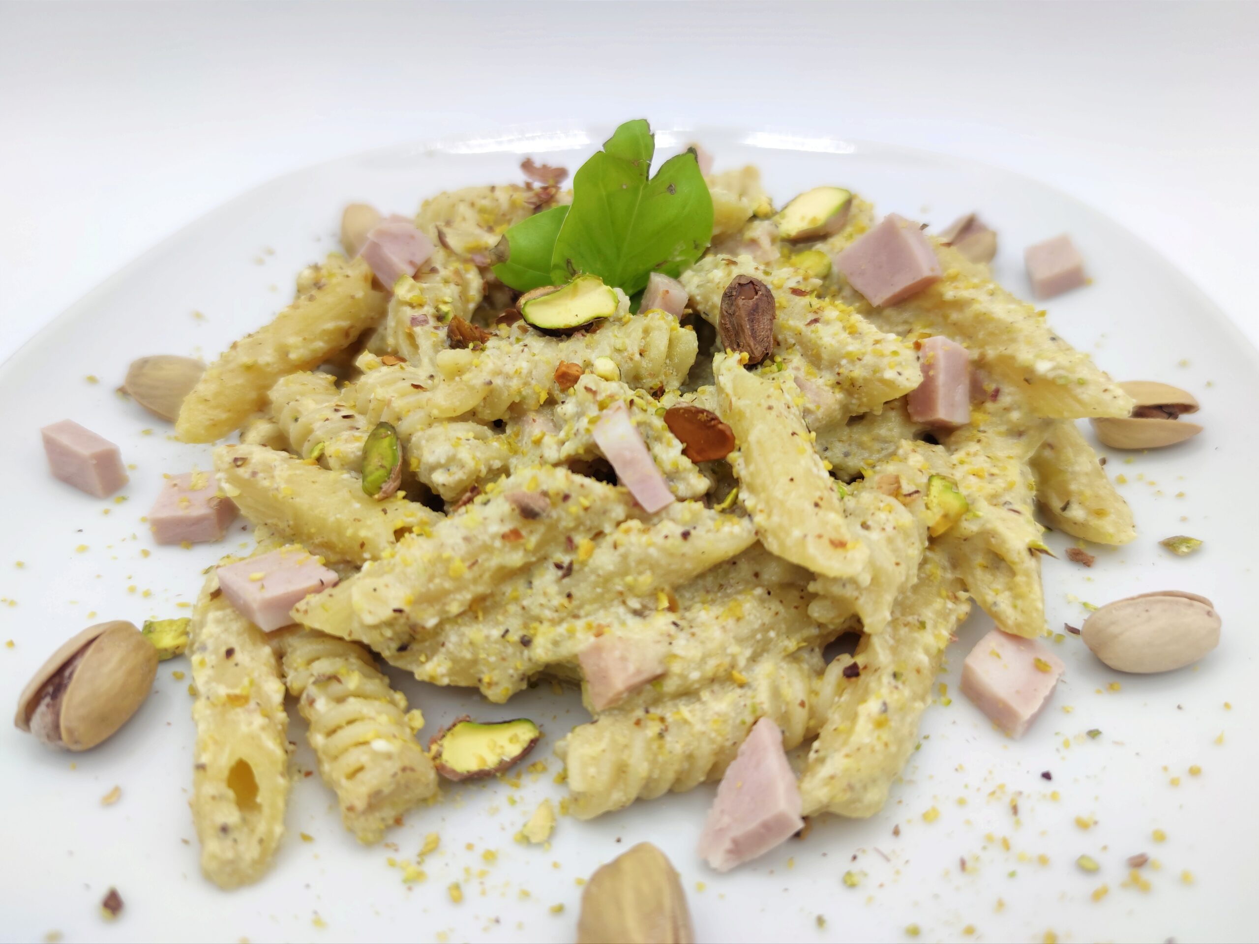 Macarrão com pesto de pistache e ricota