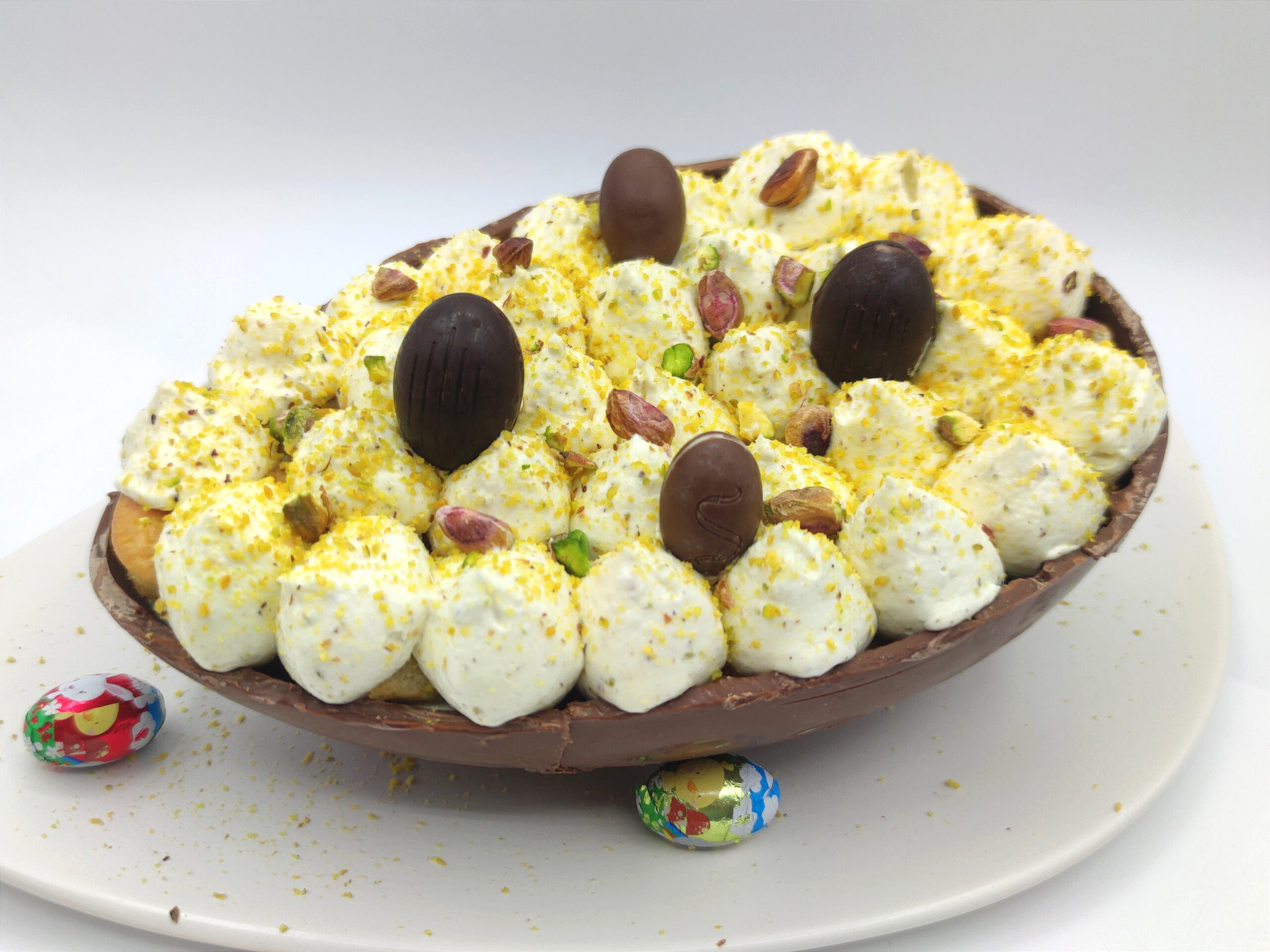 Tiramisù de pistache no ovo de chocolate