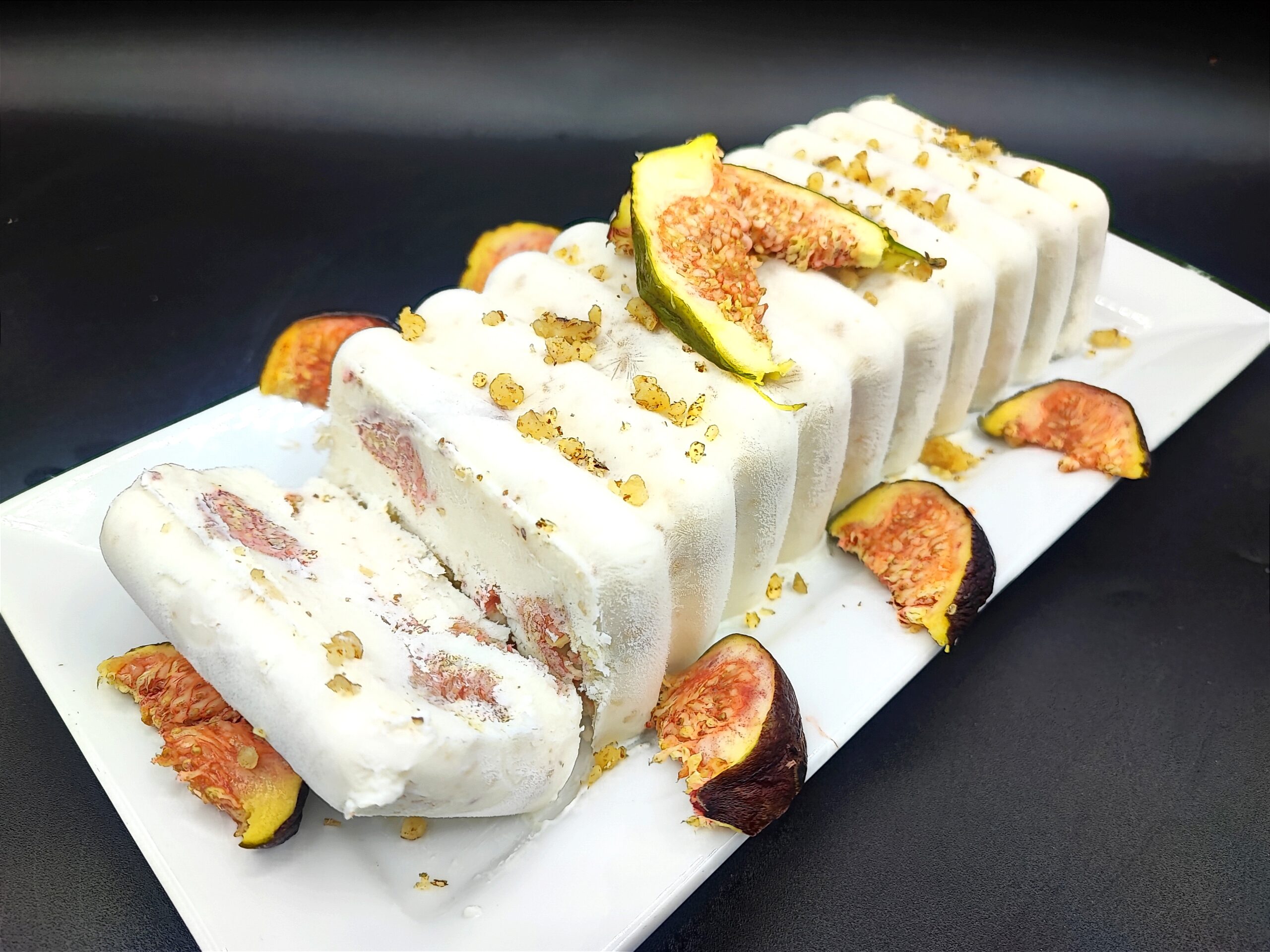 Semifreddo de figos, ricota e nozes