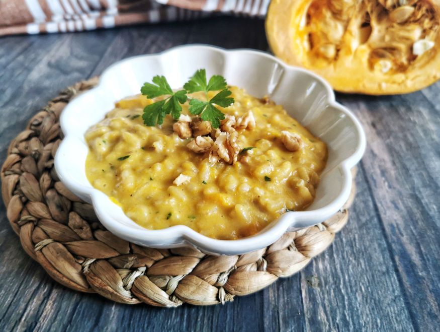 RISOTO COM ABÓBORA, GORGONZOLA E NOZES