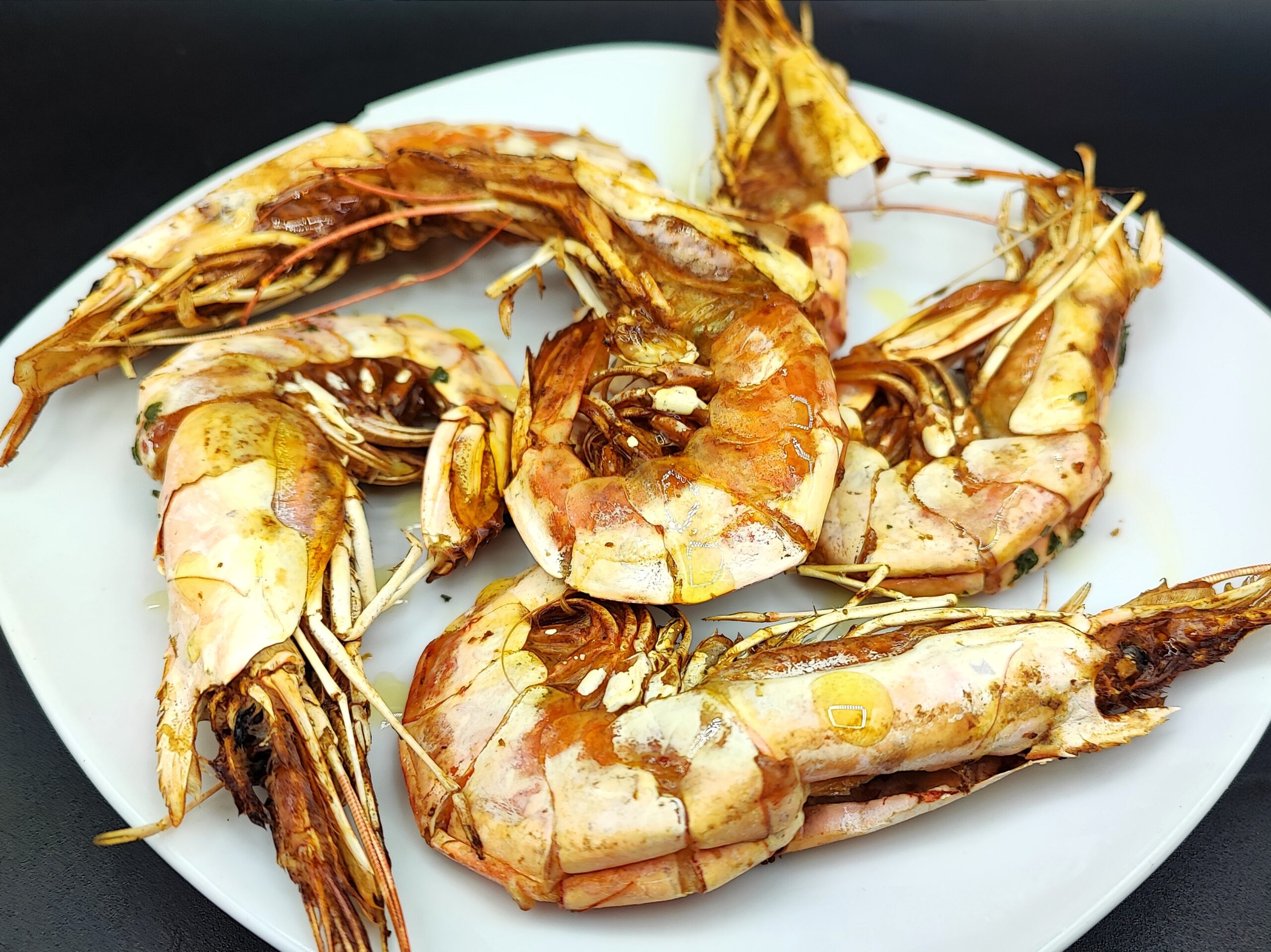 Camarões assados na fritadeira a ar