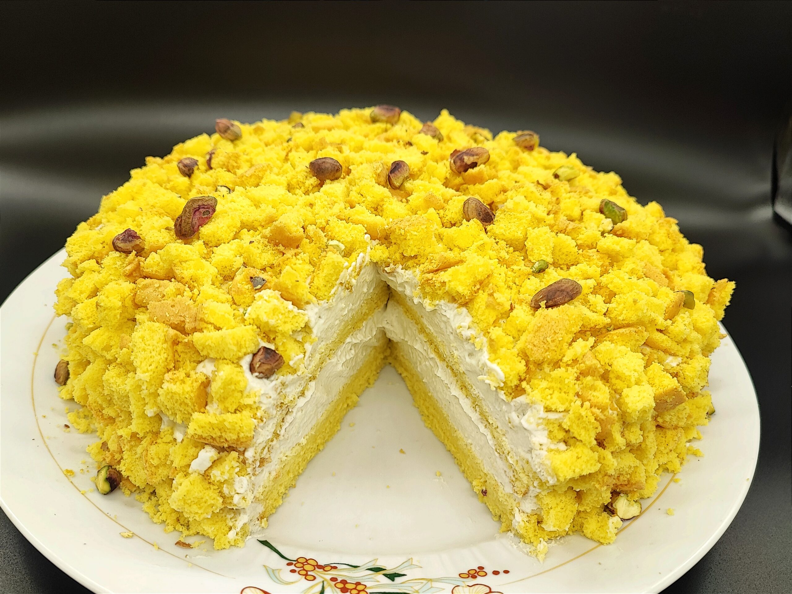 Bolo mimosa de pistache