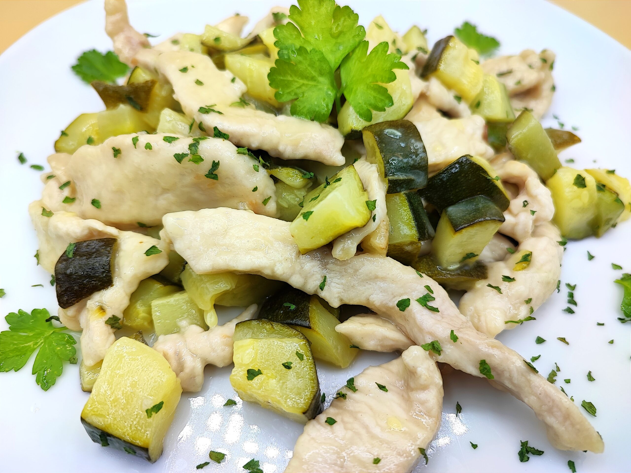 Tirinhas de frango com abobrinha