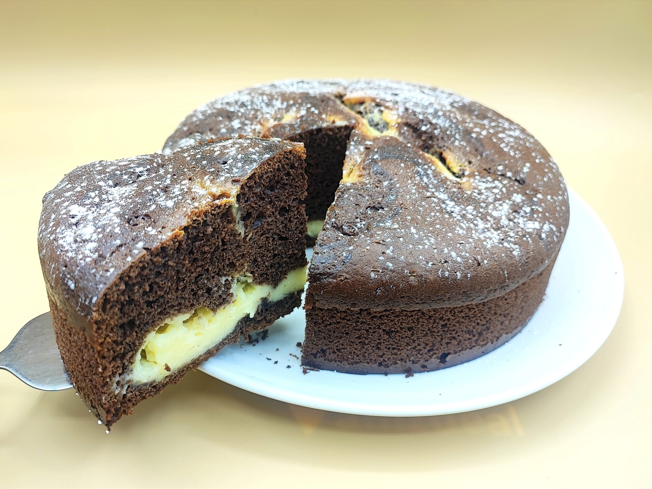 Bolo de chocolate e creme