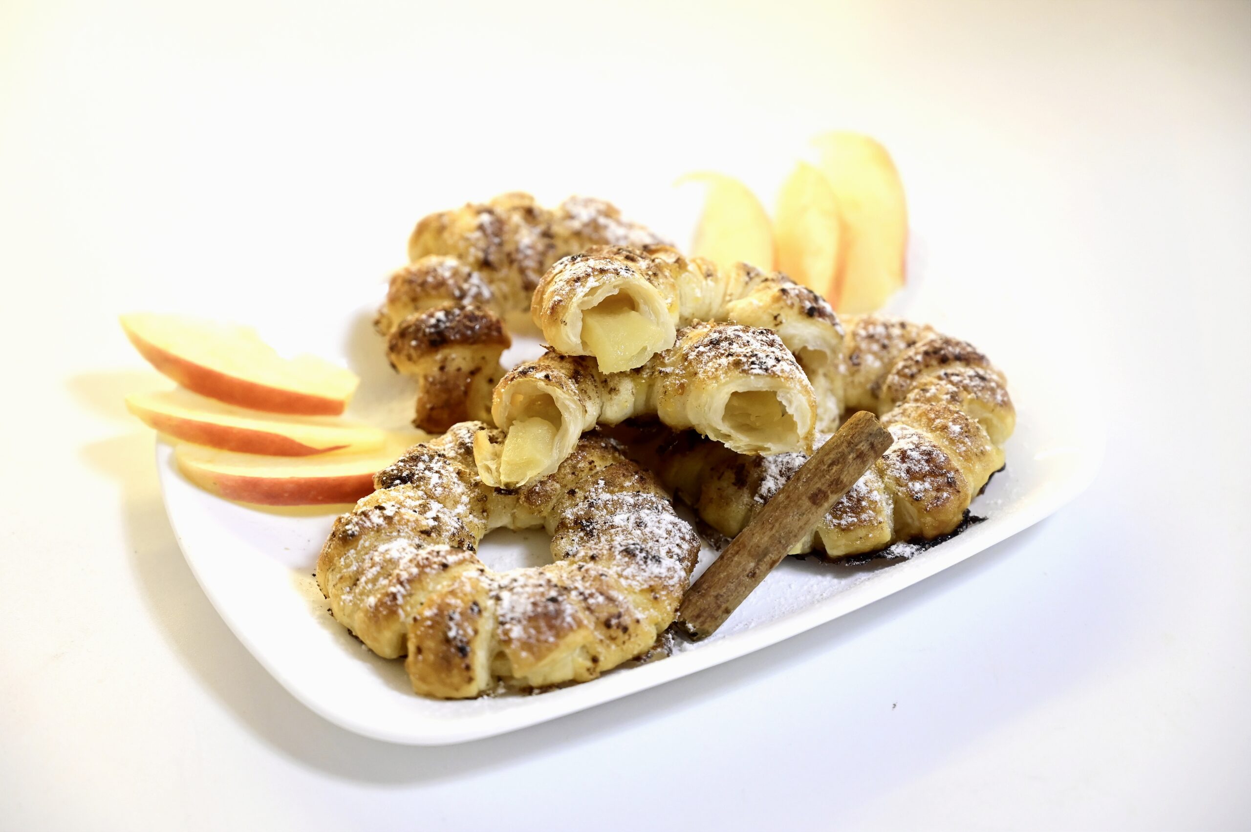 Rosquinhas de maçã com massa folhada