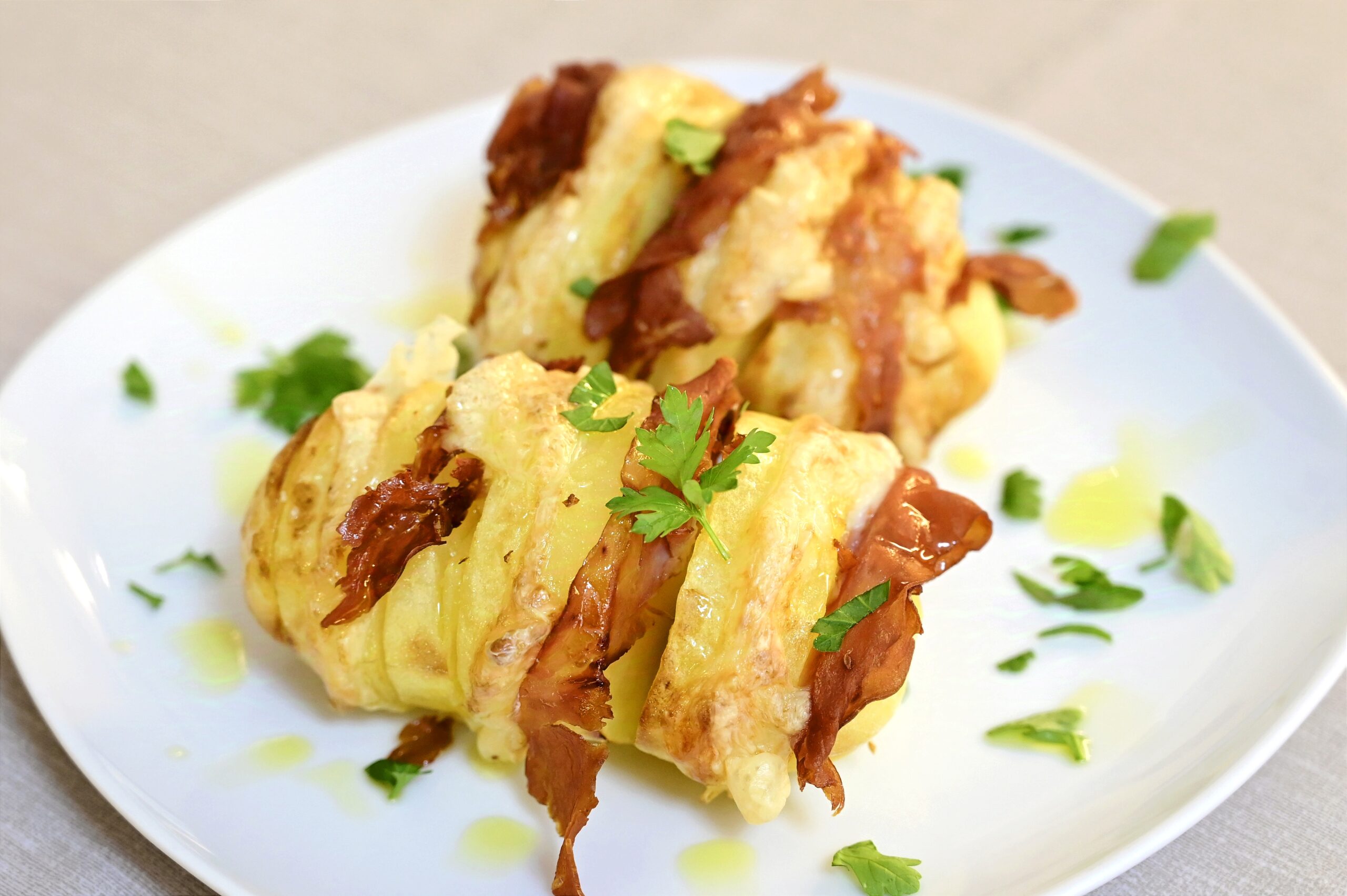 Batatas Hasselback na fritadeira elétrica
