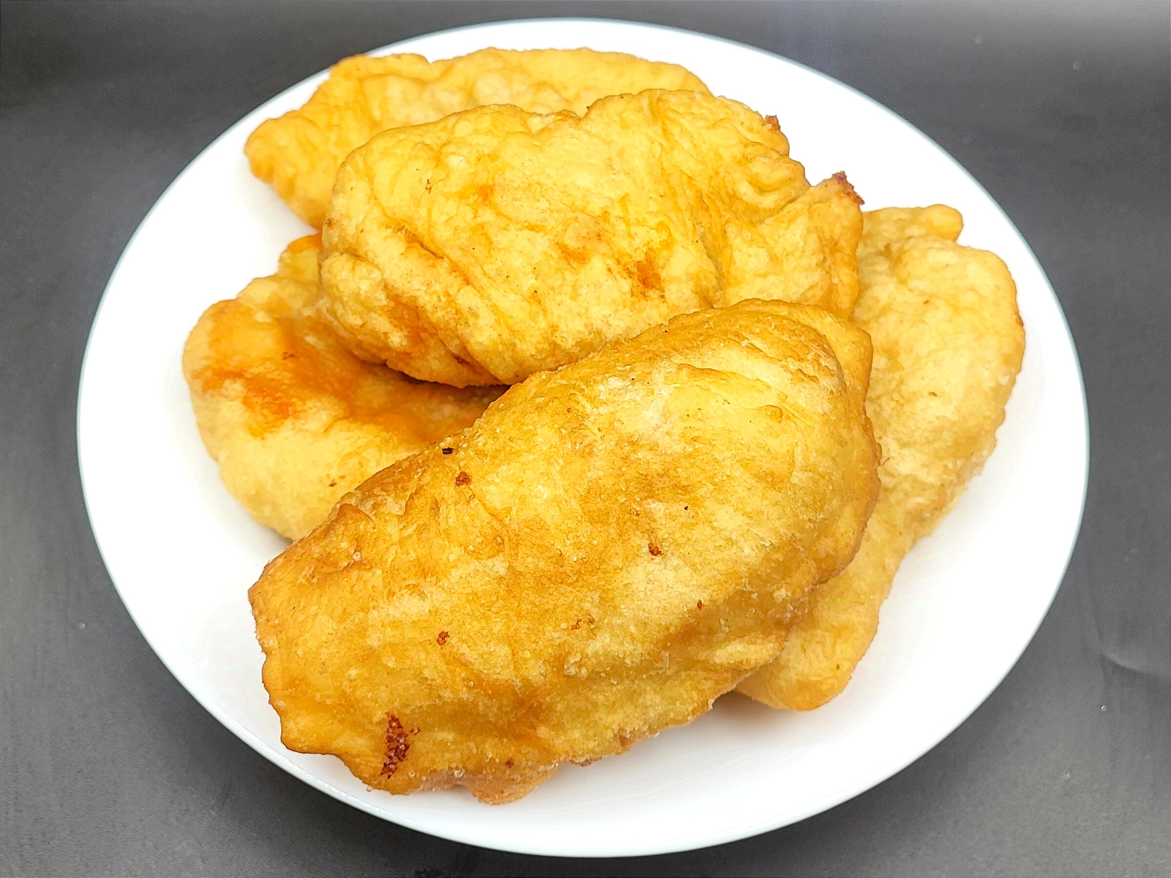 Calzones com tomate e mussarela