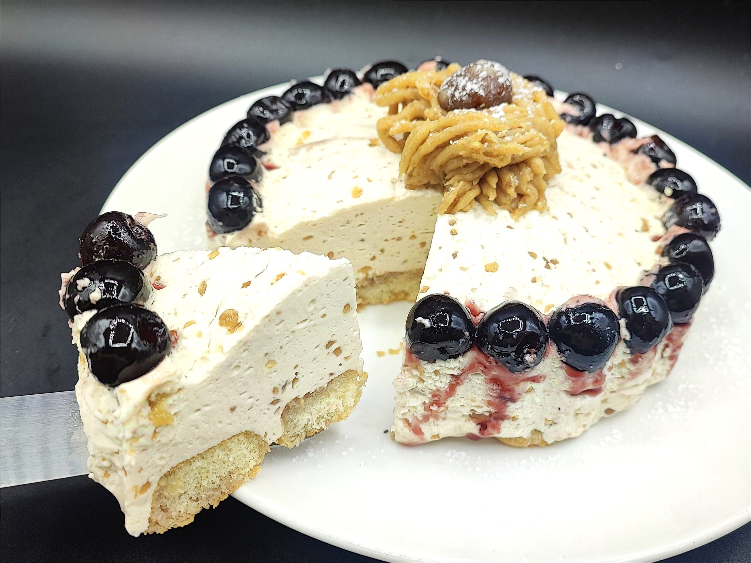 Torta com creme de castanhas e amarena