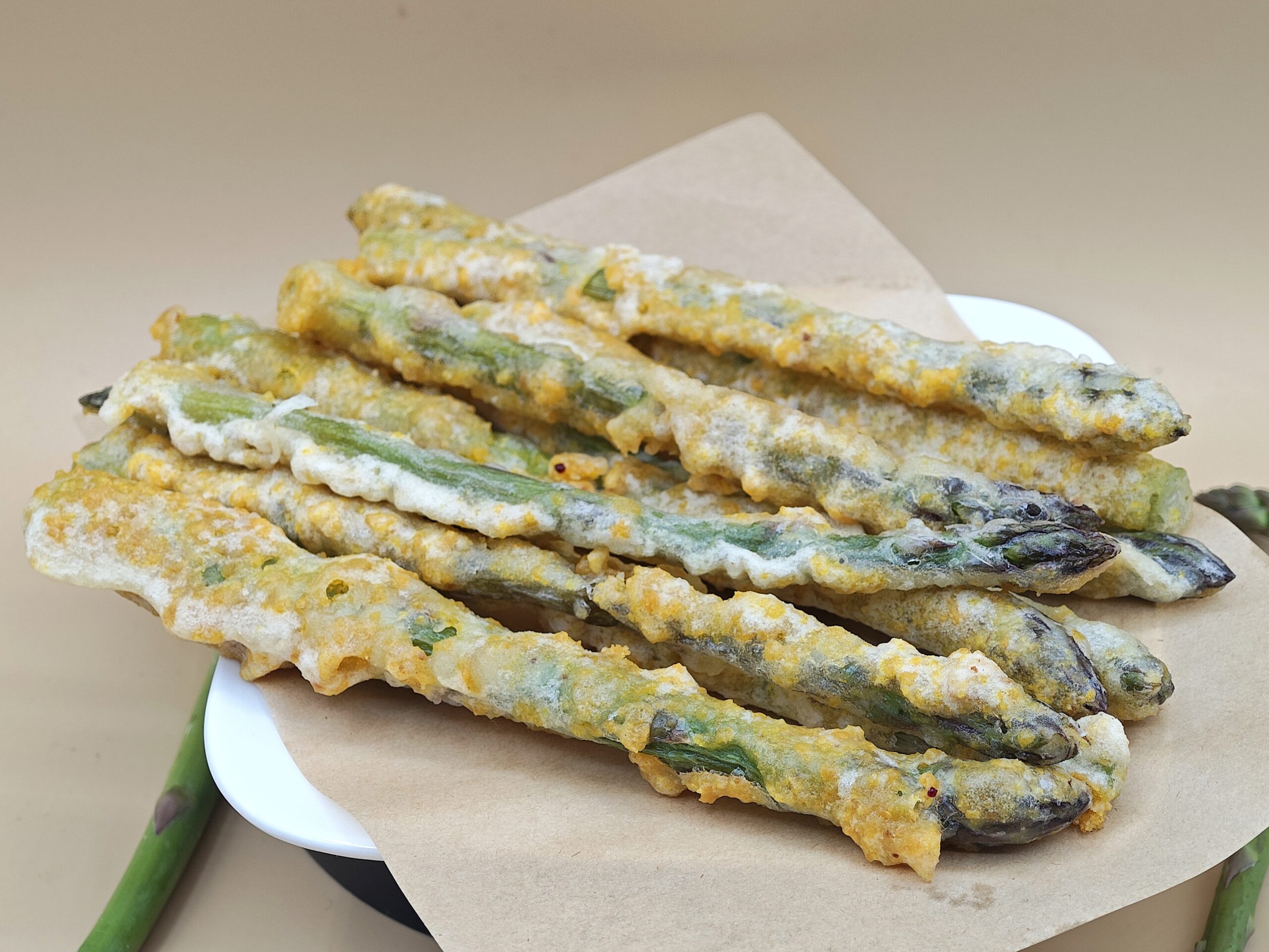 Aspargos fritos à milanesa
