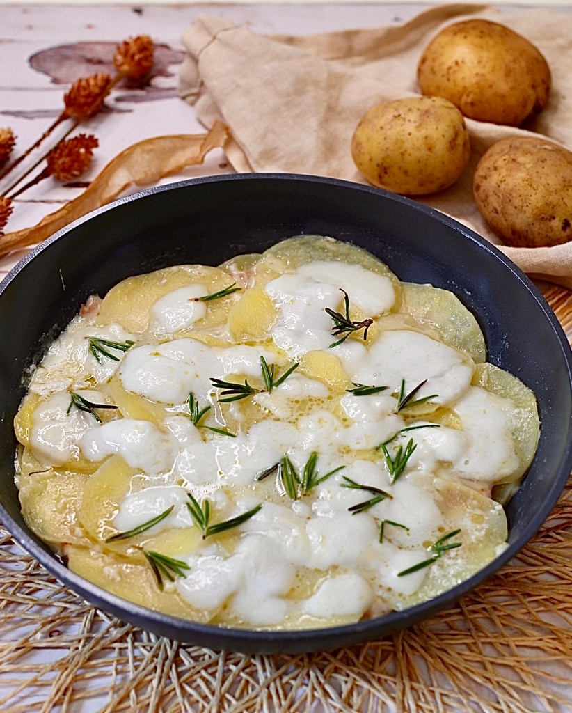 Parmigiana de batatas na frigideira