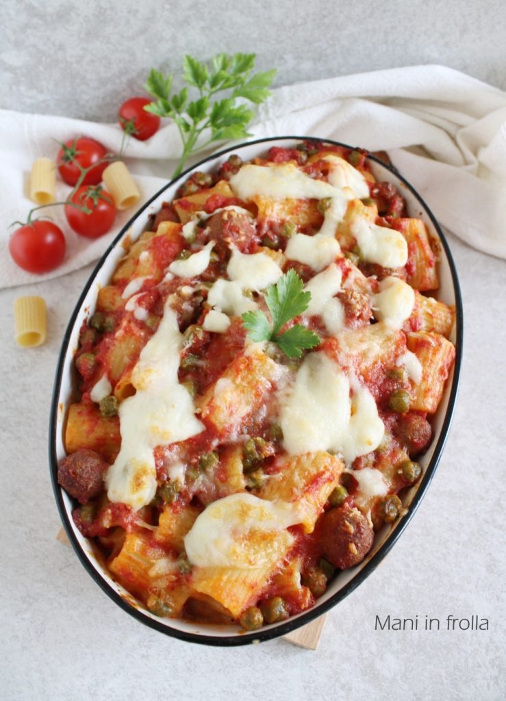 Rigatoni ao forno com Almôndegas e Ervilhas