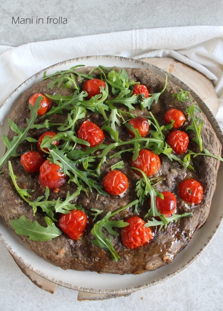 Focaccia de 7 cereais com Tomatinhos e Rúcula