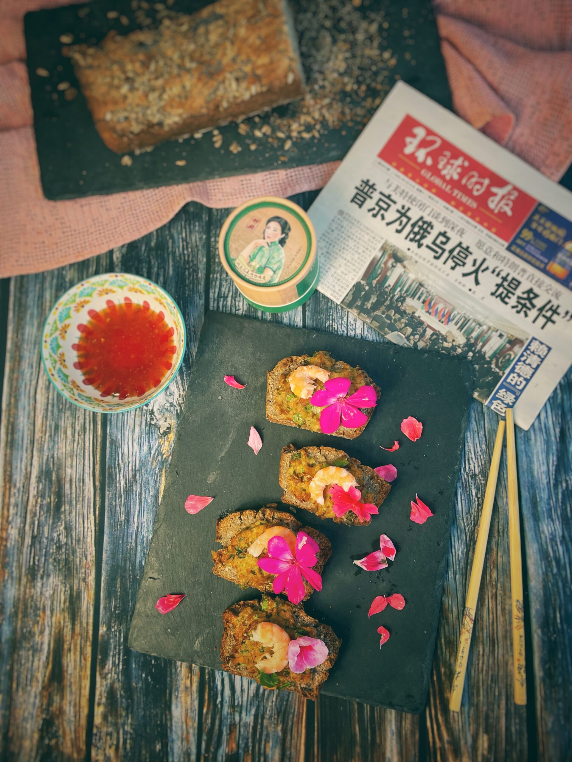 Torrada de camarão chinesa com gerânio rosa