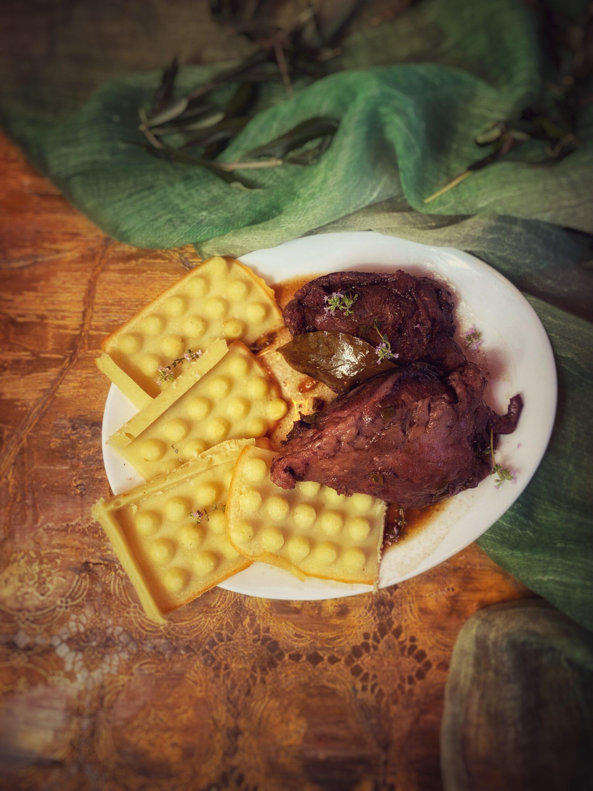 Bochecha de boi CBT e waffle salgado