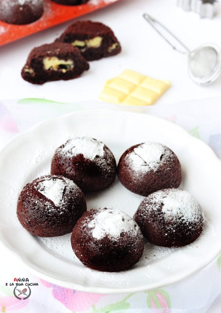Tortinhas de cacau com coração de chocolate branco