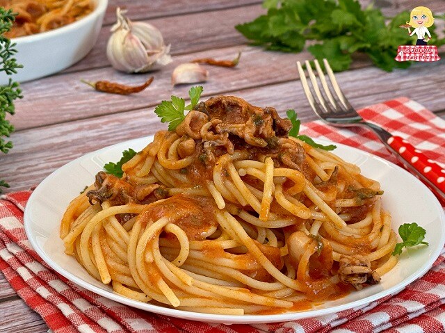 MACARRÃO COM POLVINHOS