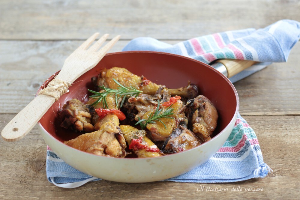 Frango na frigideira com tomatinhos