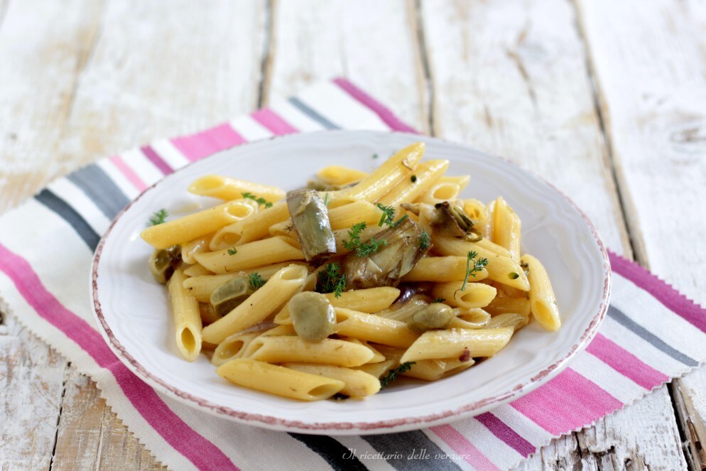 Penne com alcachofras e favas