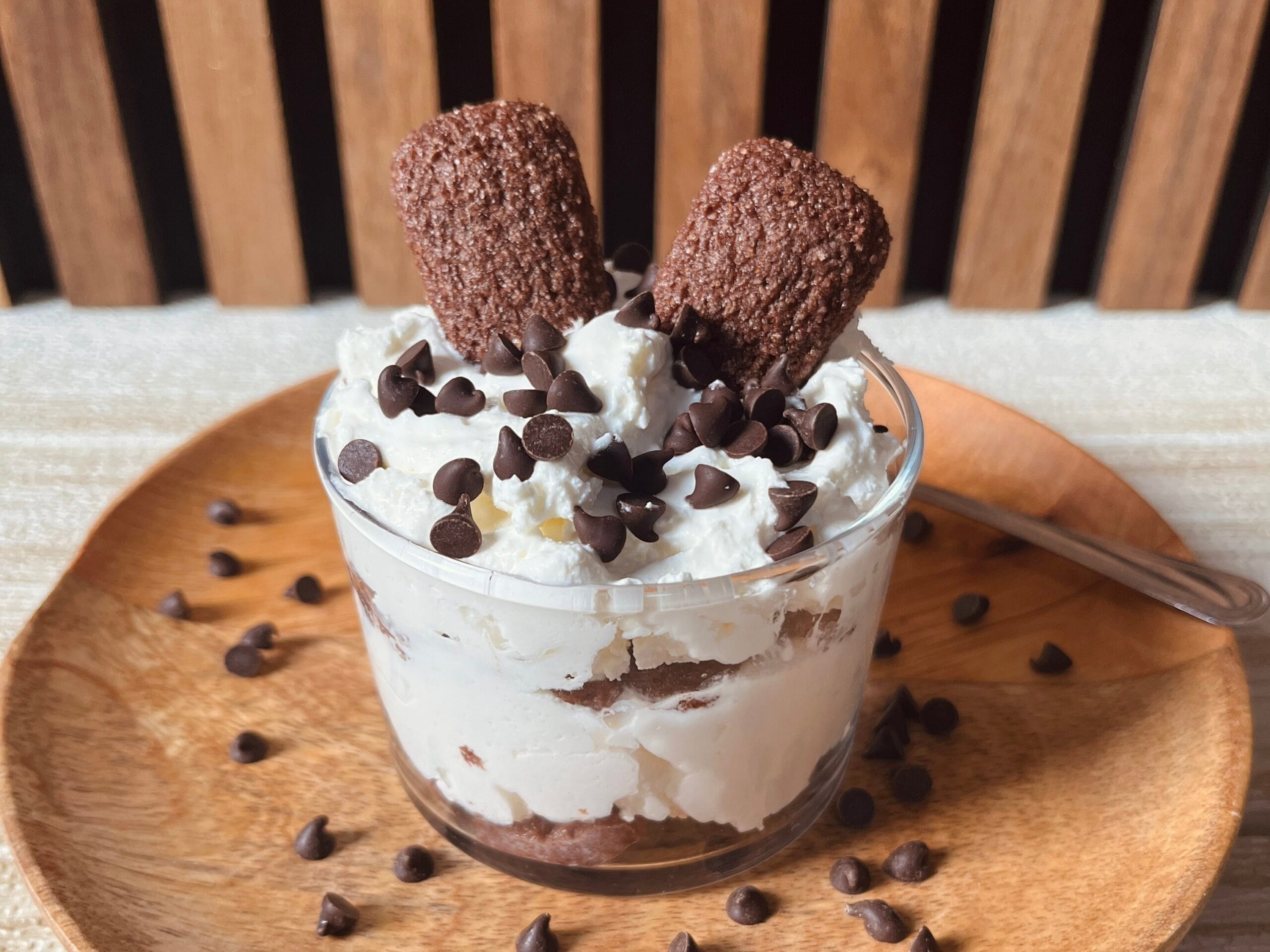 Tiramisù com Chantilly e Chocolate em Copos: Cremoso, Rápido e Sem Ovos