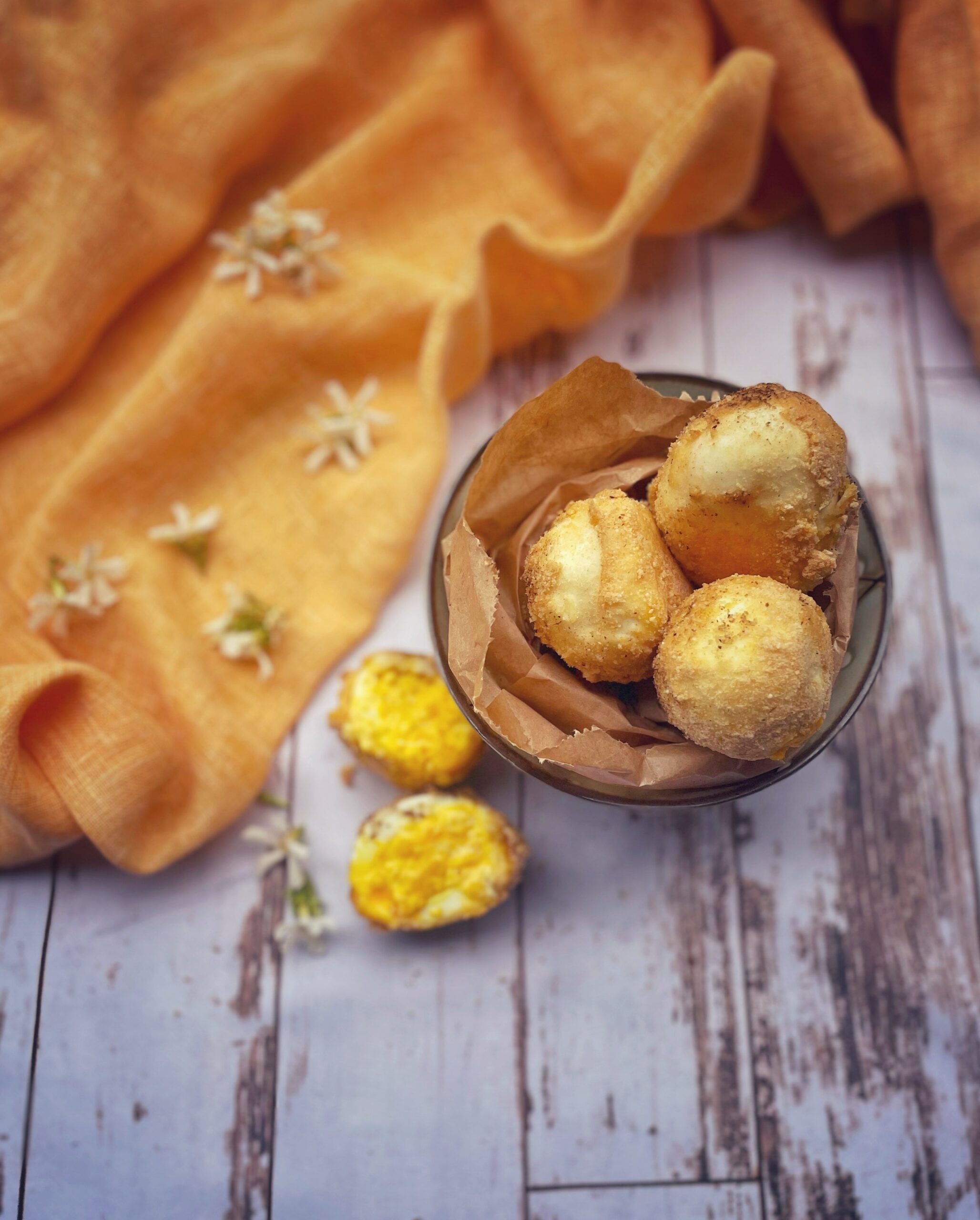 Ovos à monachina na fritadeira elétrica