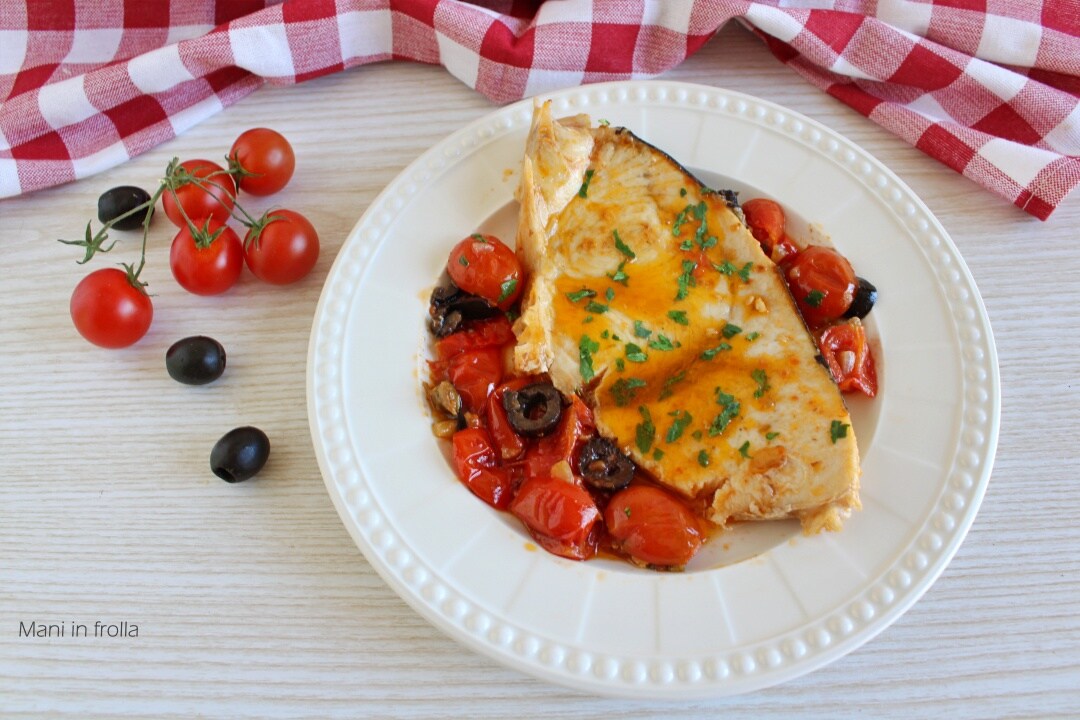 Peixe Espada com Tomatinhos e Azeitonas Pretas